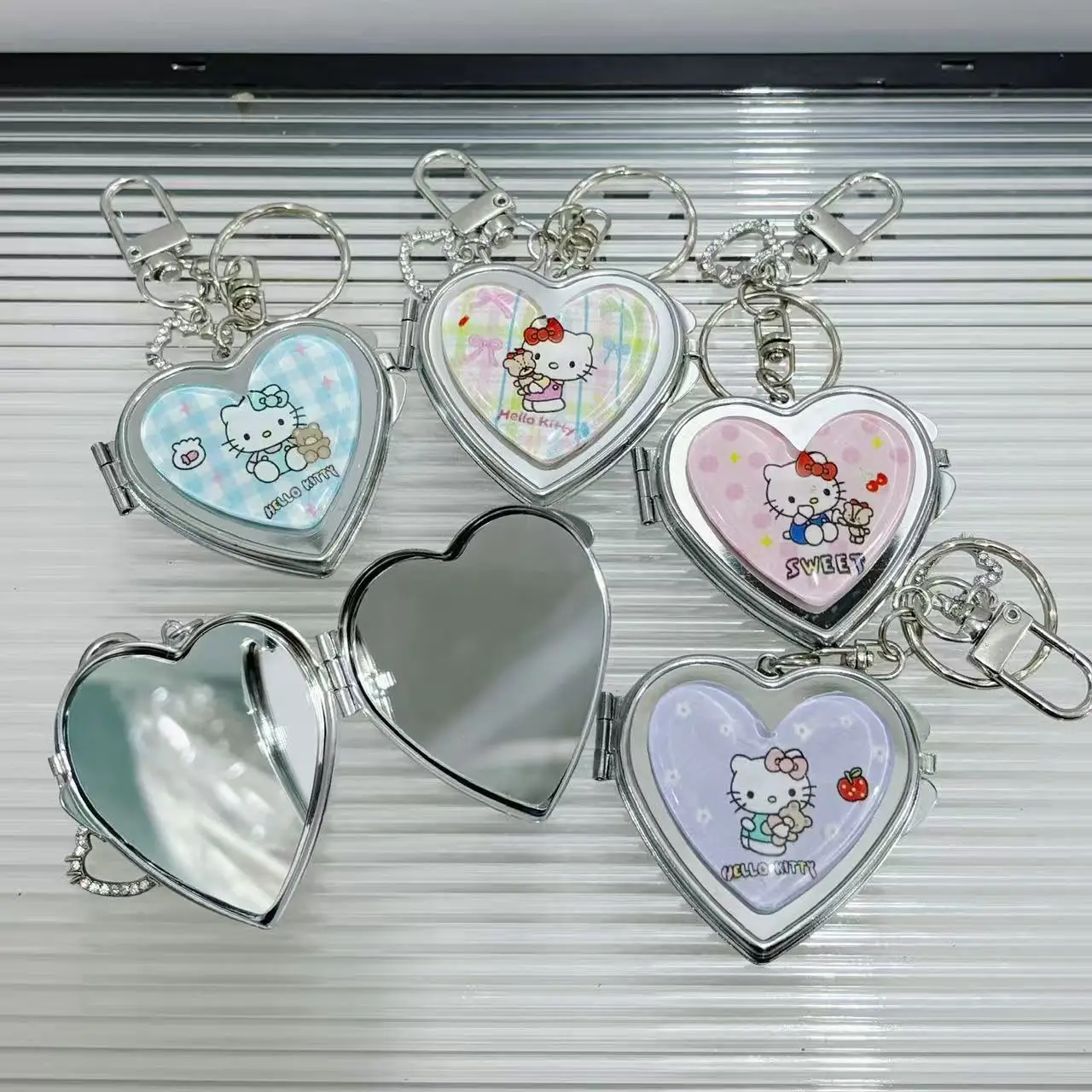韓国風インスタグラムスタイルのかわいい漫画風ハート型携帯ミラ - Korean Lifestyle のレビューと価格